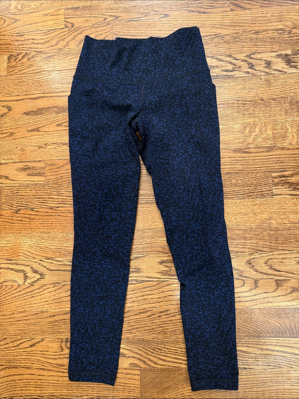 Athleta Salutation Stash pocket 7/8 legging